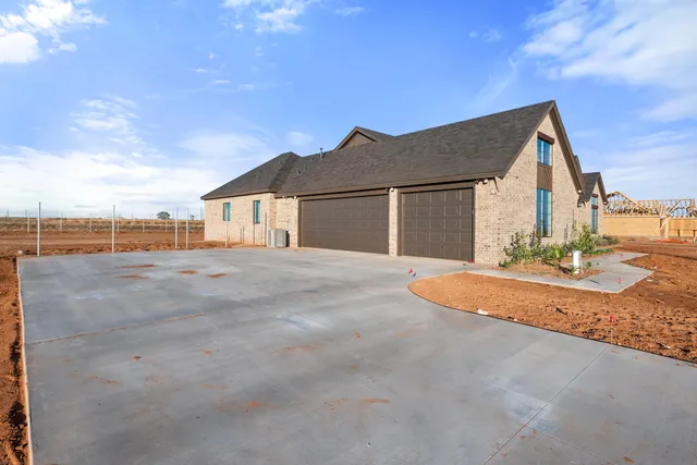 $565,000 | 1150 East Hayes, Tahoka, TX 79373