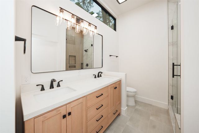 $589,000 | 203 South Pathfinders Circle, The Woodlands, TX 77381