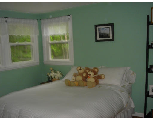 17 Woodmere Road Framingham, MA 01701 - Photo 5 of 5 Gallery Image 5