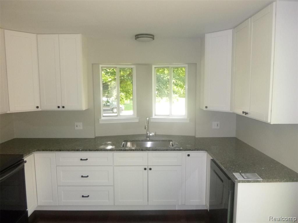 1814 Henbert Road West Bloomfield, MI 48324 - Photo 7 of 24