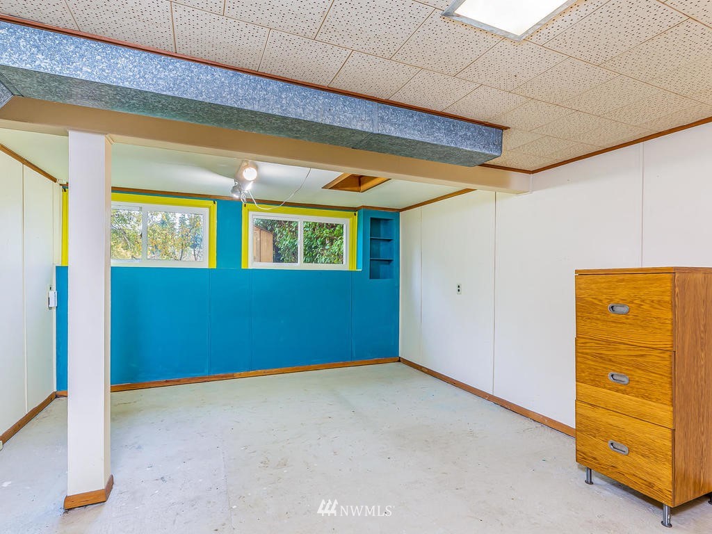 9222 12th Avenue Southwest Seattle, WA 98106 - Photo 17 of 30 a view of an empty room with a window