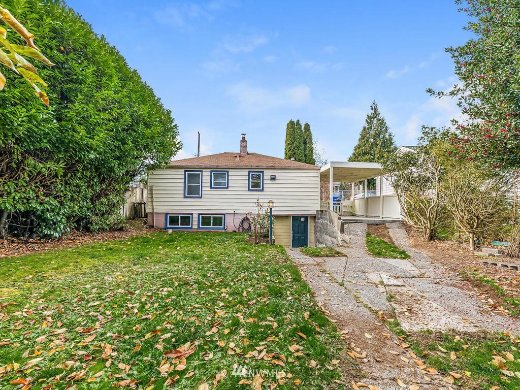 9222 12th Avenue Southwest Seattle, WA 98106 - Photo 22 of 30 a house view with a garden space