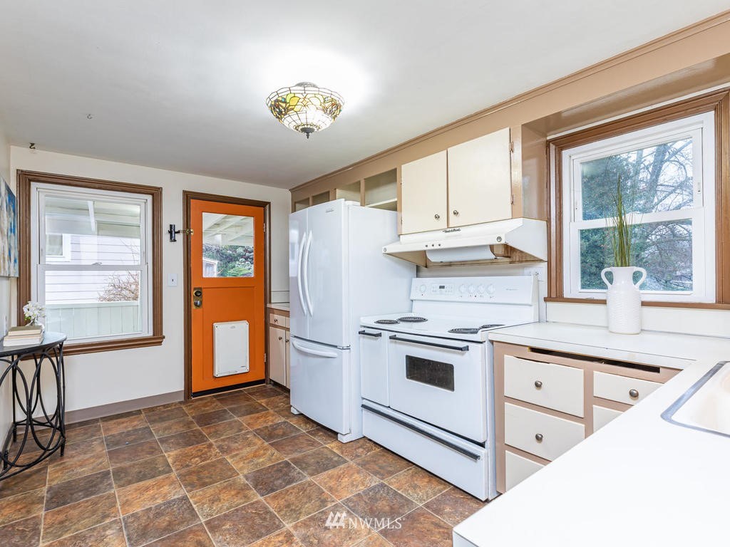 9222 12th Avenue Southwest Seattle, WA 98106 - Photo 10 of 30 a kitchen with a stove a sink and a refrigerator