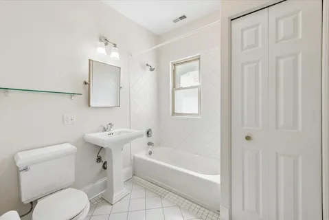 $255,000 | 125 Pleasant Street, Unit 125B, Oak Park, IL 60302