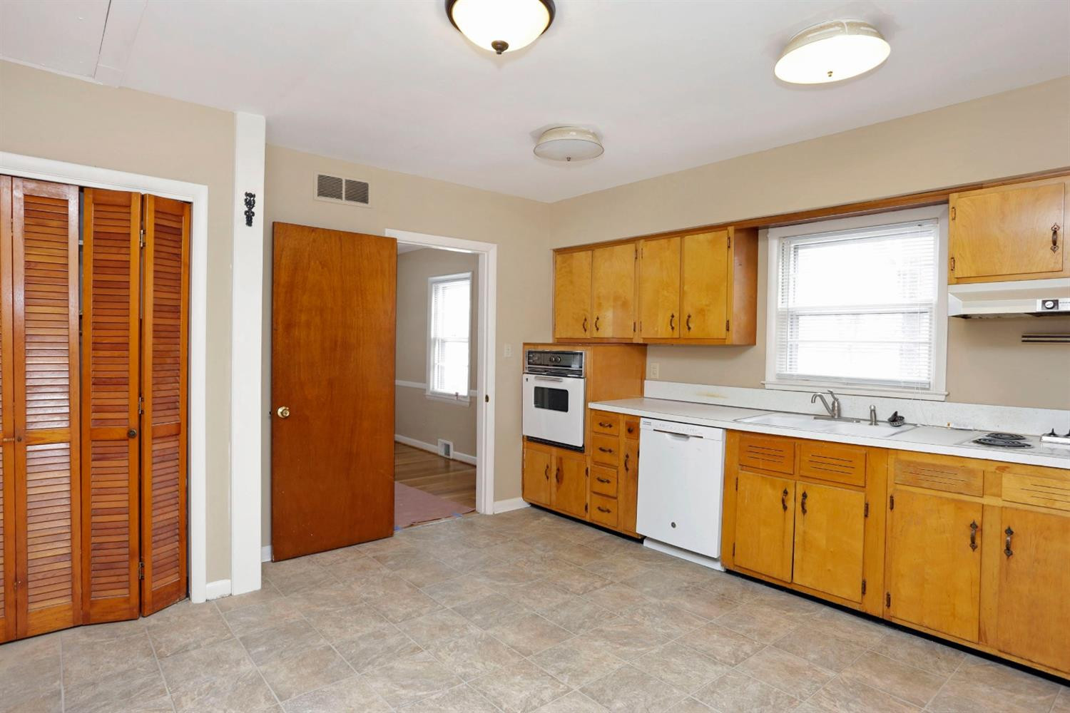 2304 Harrodsburg Road Lexington, KY 40503 - Photo 10 of 28 Photo 10