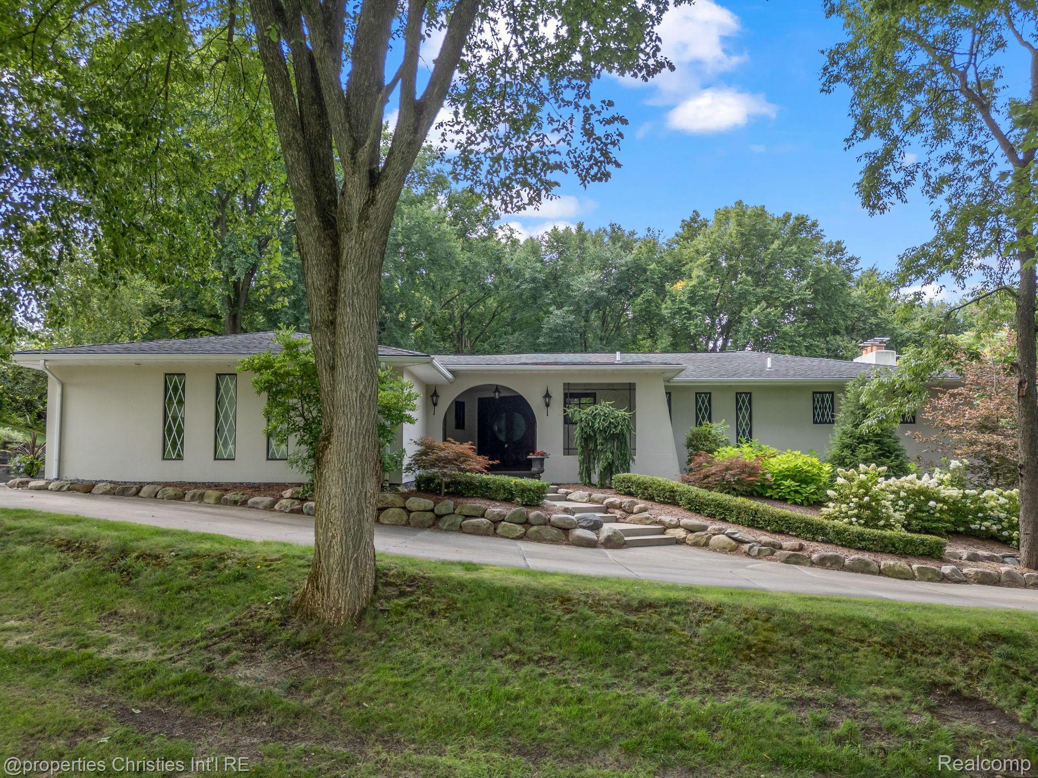 835 Northgate Road Rochester, MI 48306 - Photo 2 of 65 Gallery Image 2