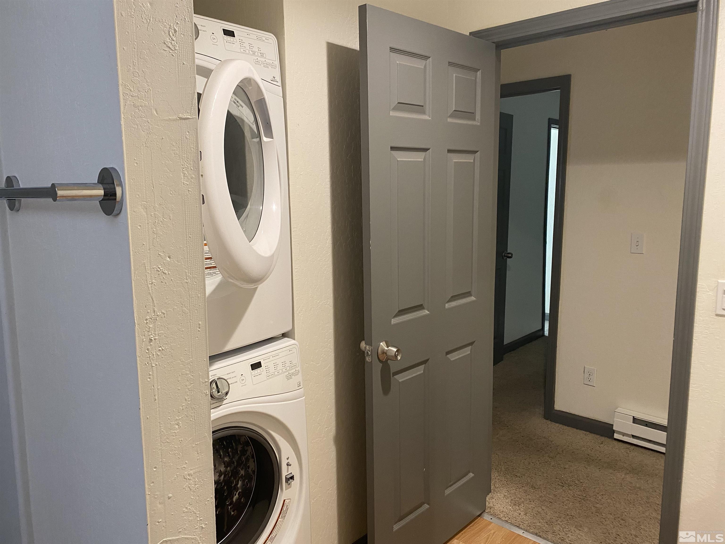 656 Spokane Street Reno, NV 89512 - Photo 11 of 31 a utility room with dryer and washer