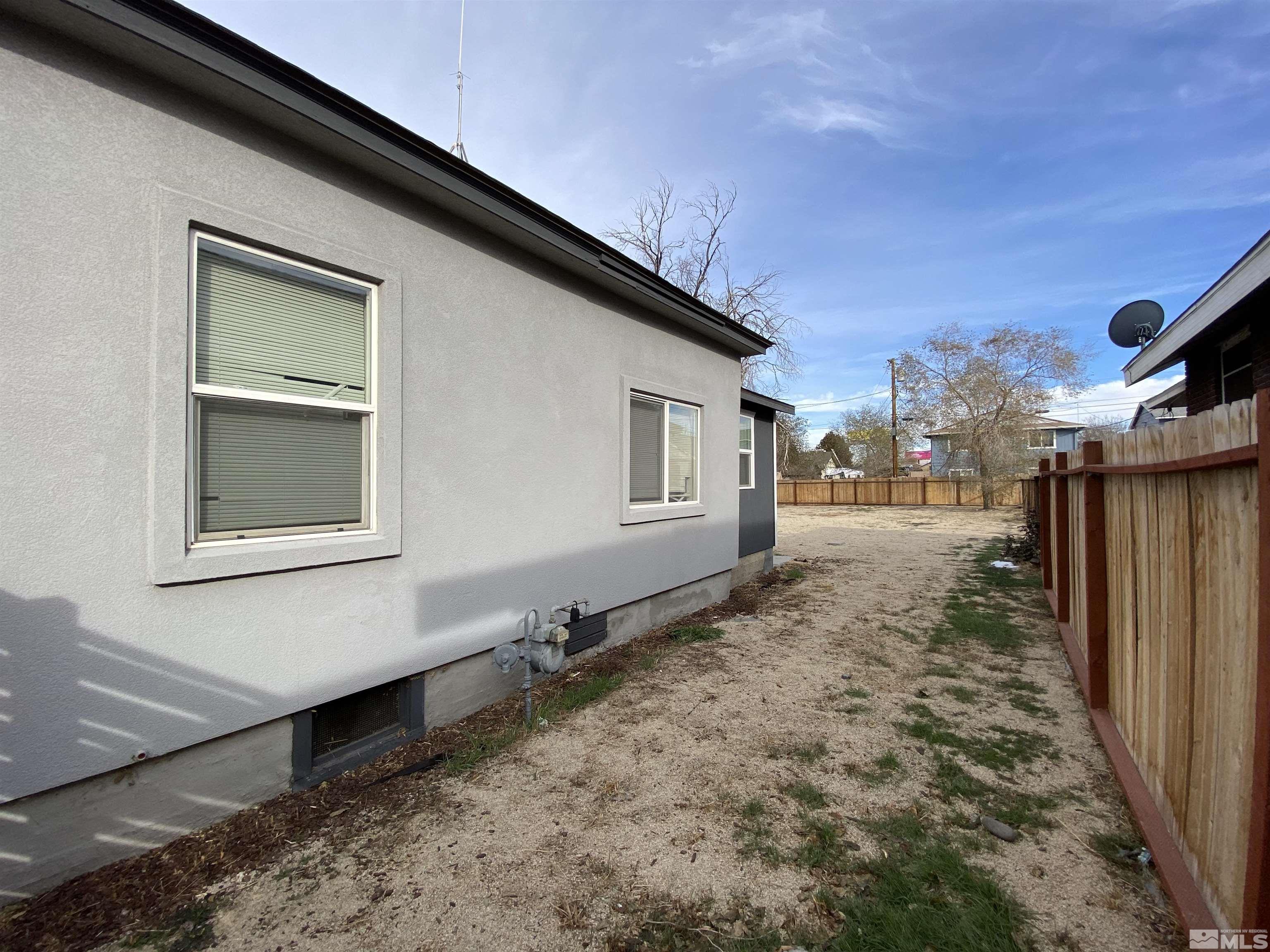 656 Spokane Street Reno, NV 89512 - Photo 27 of 31 a backyard of a house