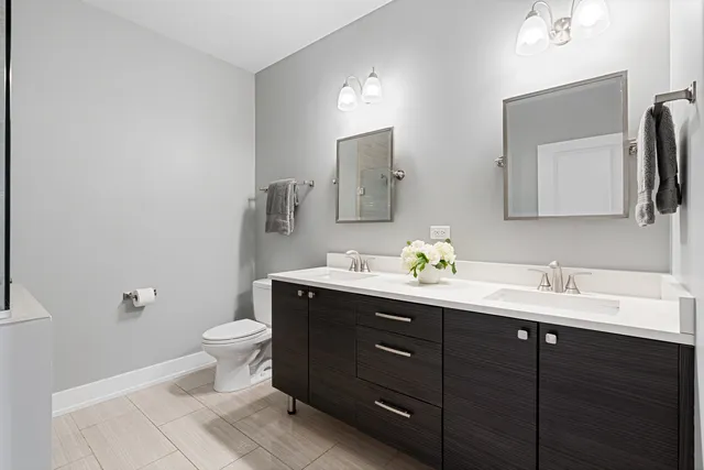 $560,000 | 3047 North Oakley Avenue, Unit 206, Chicago, IL 60618