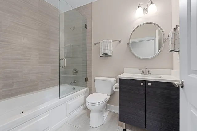 $560,000 | 3047 North Oakley Avenue, Unit 206, Chicago, IL 60618