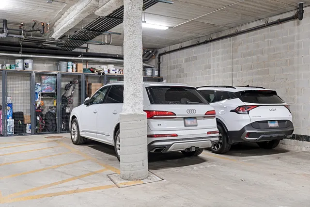 $560,000 | 3047 North Oakley Avenue, Unit 206, Chicago, IL 60618