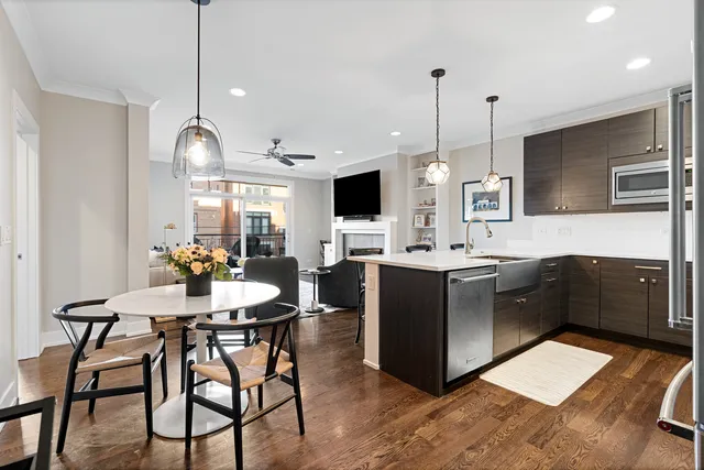 $560,000 | 3047 North Oakley Avenue, Unit 206, Chicago, IL 60618