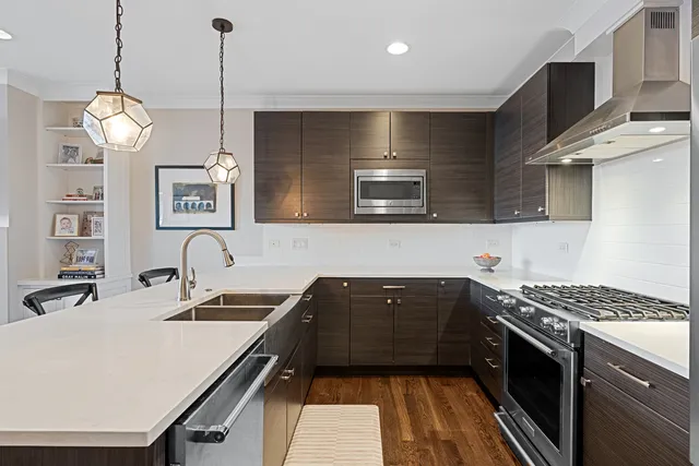 $560,000 | 3047 North Oakley Avenue, Unit 206, Chicago, IL 60618