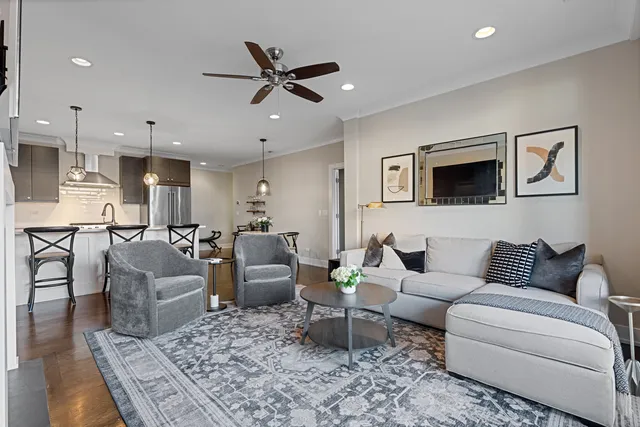 $560,000 | 3047 North Oakley Avenue, Unit 206, Chicago, IL 60618