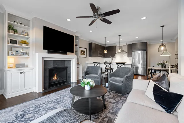 $560,000 | 3047 North Oakley Avenue, Unit 206, Chicago, IL 60618