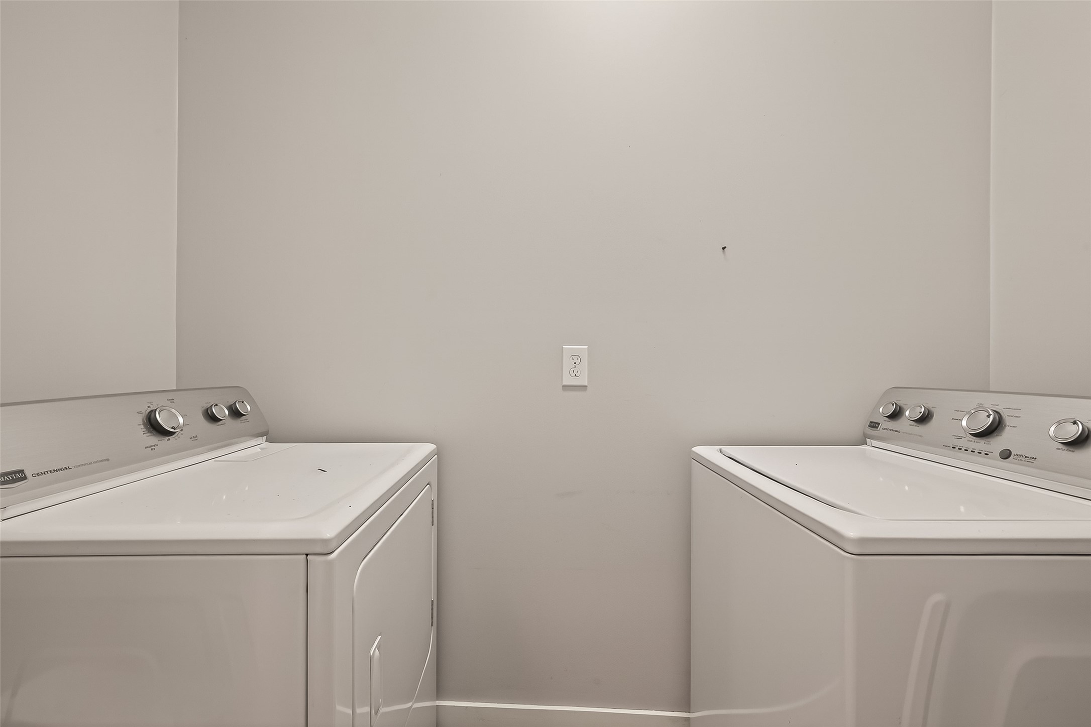 1819 South Street Houston, TX 77009 - Photo 26 of 27 a utility room with dryer and washer
