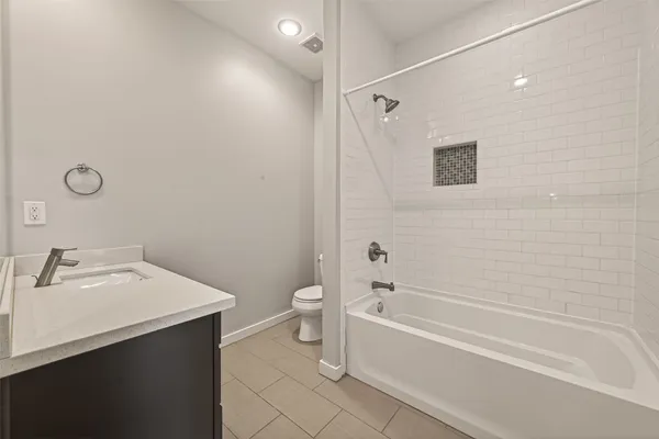 $2,900 | 1819 South Street, Houston, TX 77009