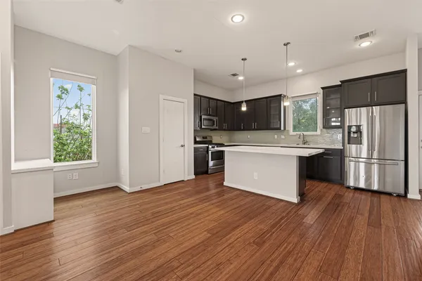 $2,900 | 1819 South Street, Houston, TX 77009