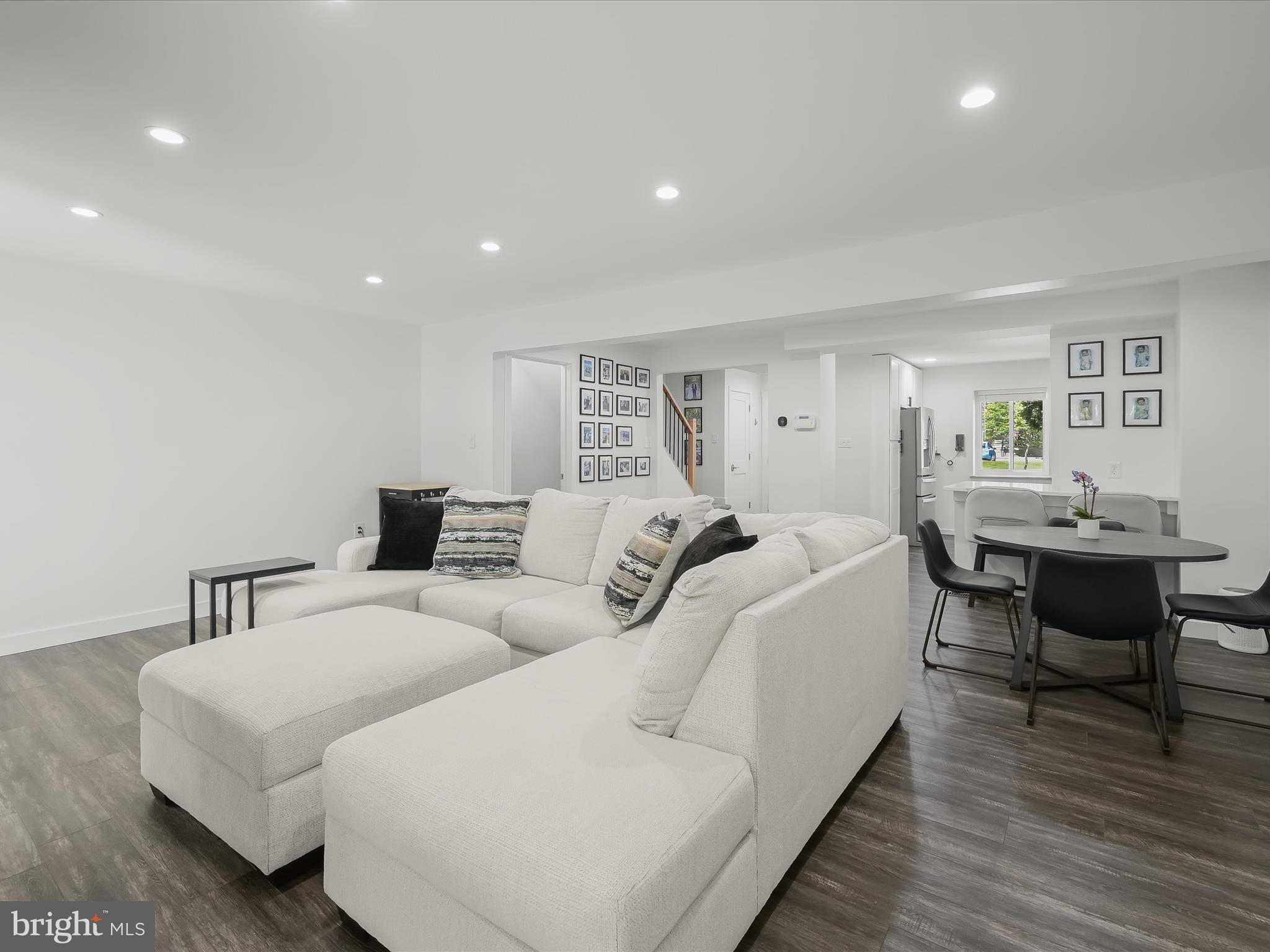 1961 Greenberry Road Baltimore, MD 21209 - Photo 11 of 38 Living Room