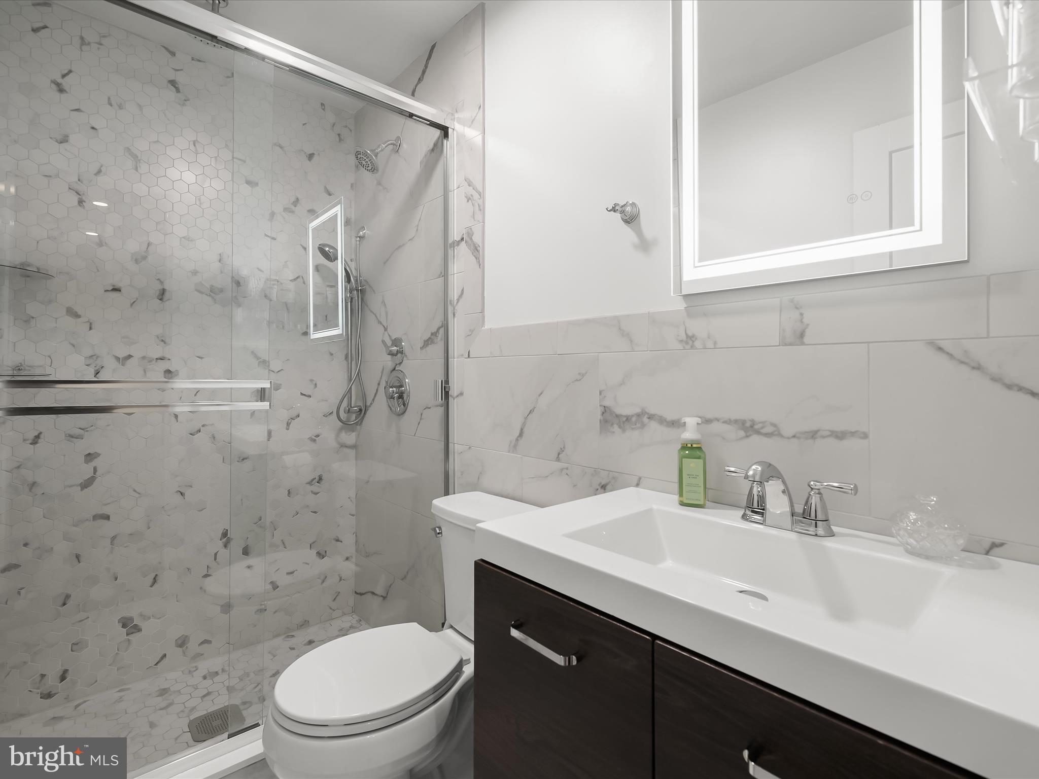 1961 Greenberry Road Baltimore, MD 21209 - Photo 18 of 38 Primary Bathroom