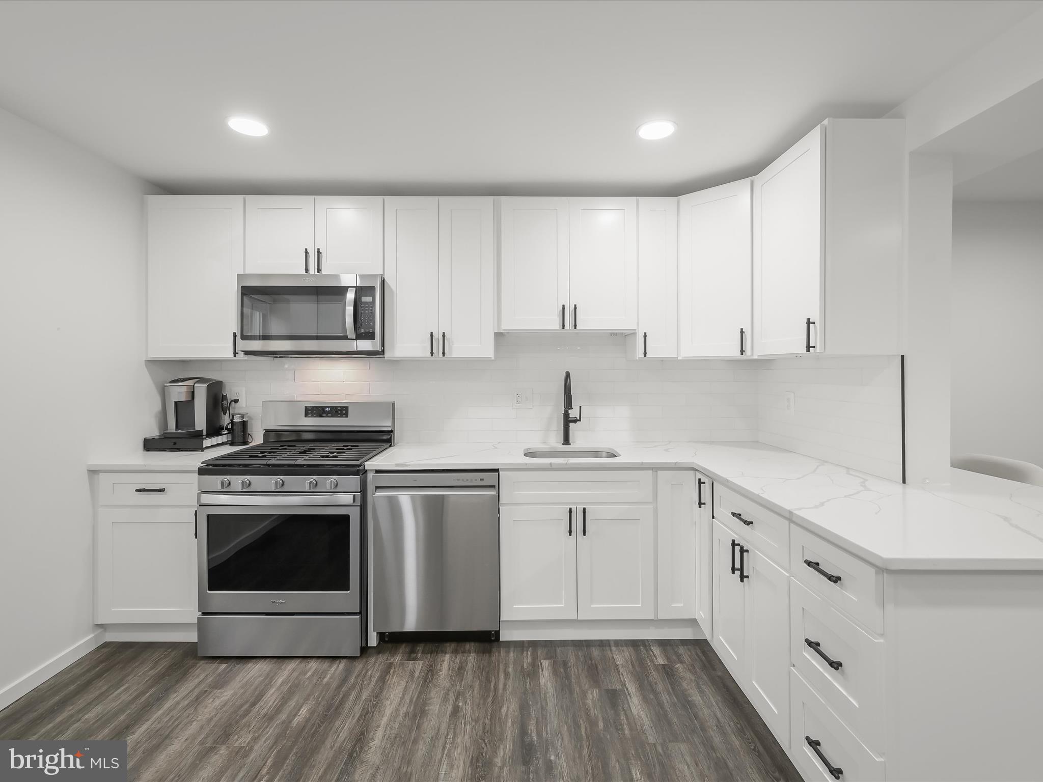 1961 Greenberry Road Baltimore, MD 21209 - Photo 4 of 38 Kitchen
