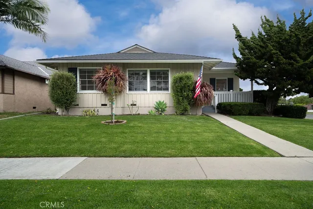 $5,000 | 2542 Vuelta Grande Avenue, Long Beach, CA 90815
