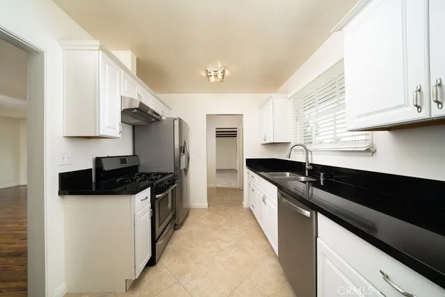 $5,000 | 2542 Vuelta Grande Avenue, Long Beach, CA 90815