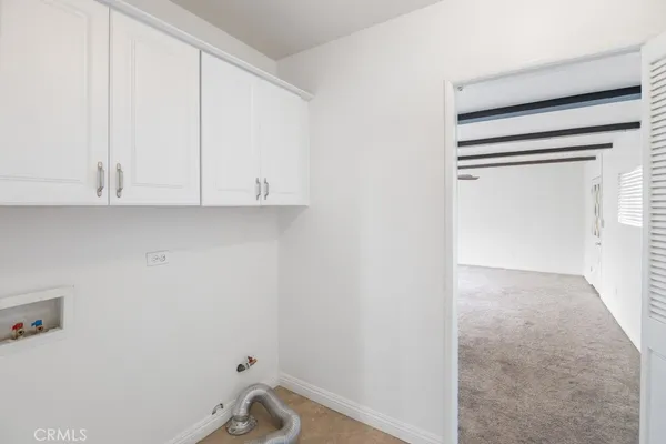 a view of a big room with closet and windows