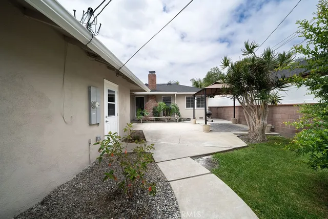 $5,000 | 2542 Vuelta Grande Avenue, Long Beach, CA 90815