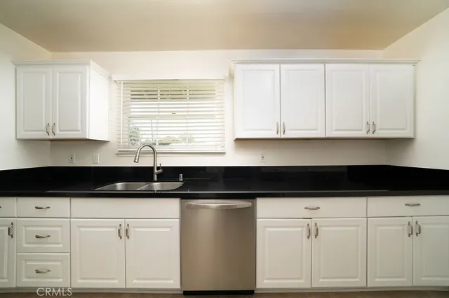 $5,000 | 2542 Vuelta Grande Avenue, Long Beach, CA 90815