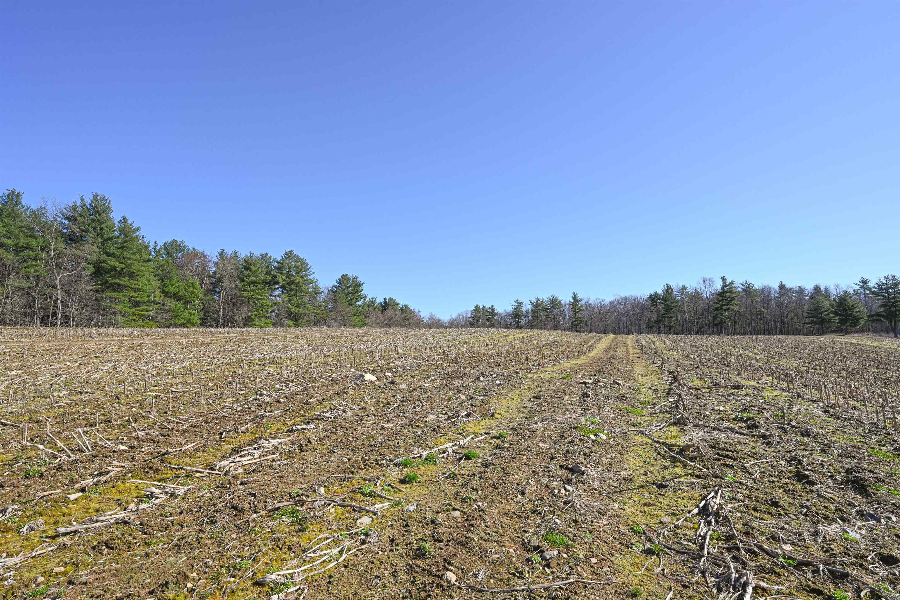 82-53 English Range Road Derry, NH 03038 - Photo 7 of 39