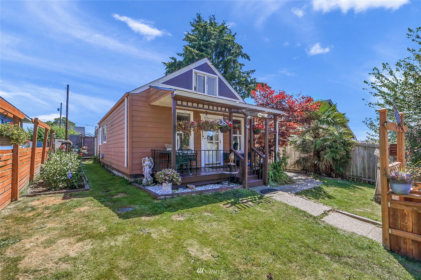 2327 Harrison Avenue Everett, WA 98201 - Photo 2 of 25