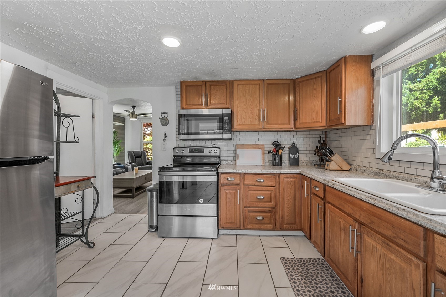 2327 Harrison Avenue Everett, WA 98201 - Photo 8 of 25