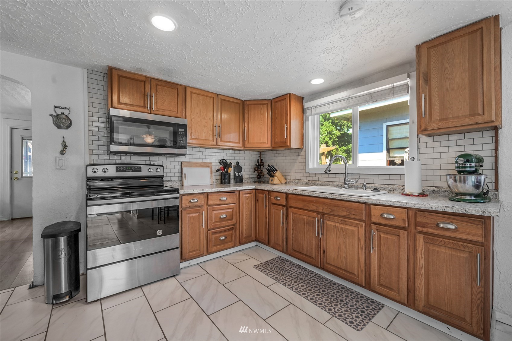 2327 Harrison Avenue Everett, WA 98201 - Photo 9 of 25