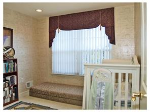 2 Mioduski Court Parlin, NJ 08859 - Photo 3 of 10 a living room with a couch and a potted plant