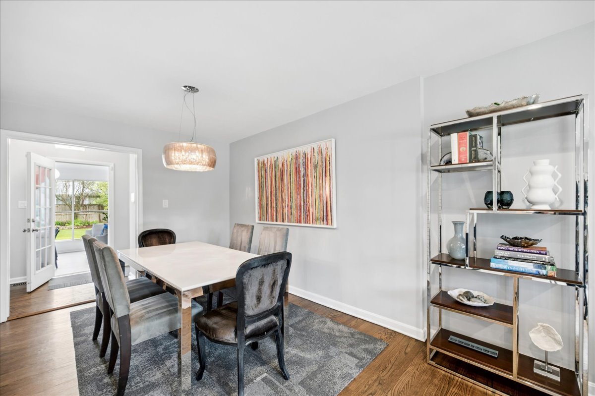 912 Hunter Road Wilmette, IL 60091 - Photo 10 of 38 Gallery Image 10
