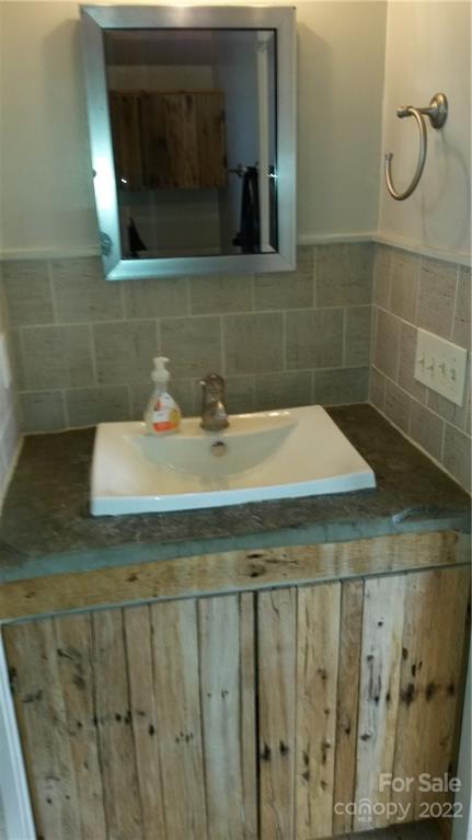 606 Coates Road Marshall, NC 28753 - Photo 12 of 23 Gallery Image 12