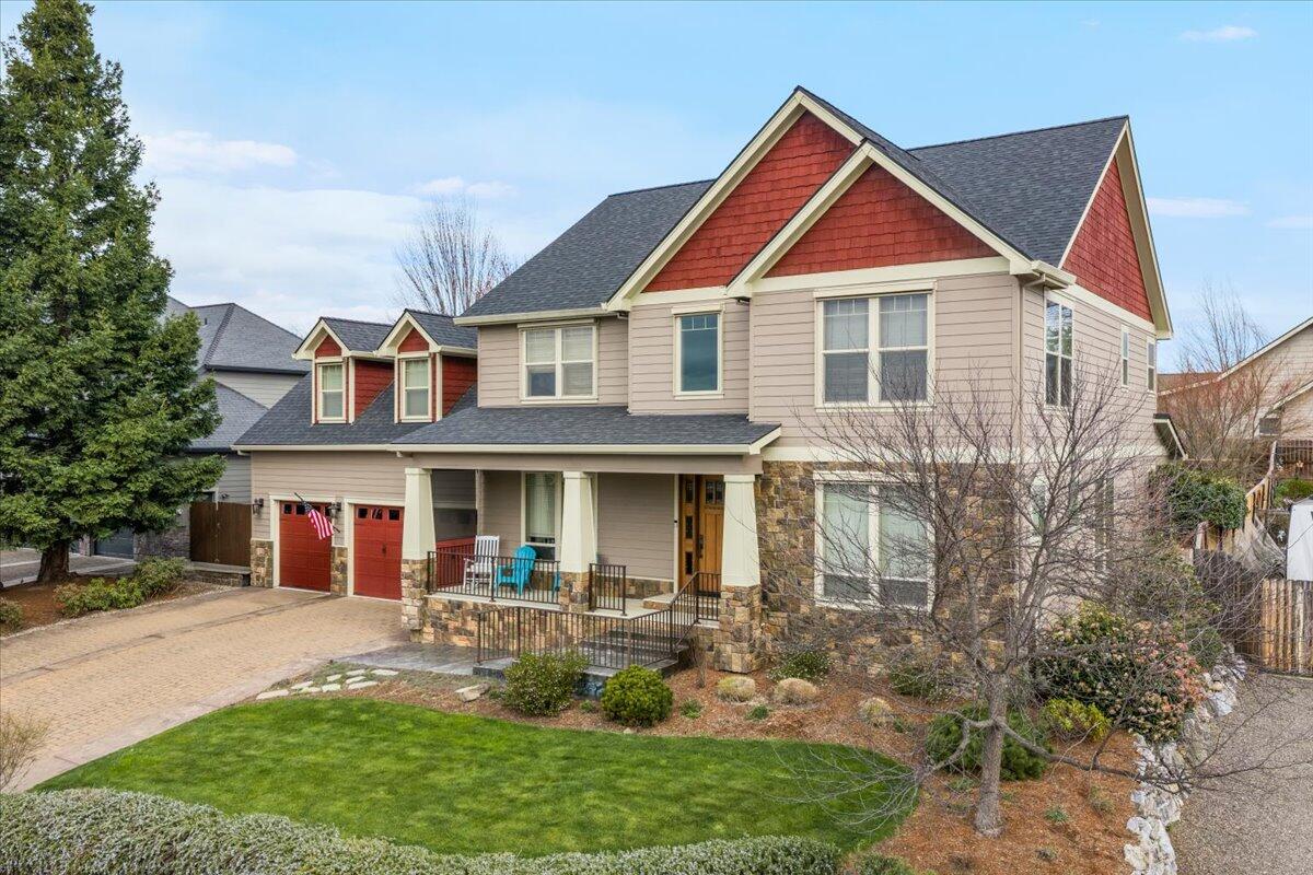 637 Oak Wood Eagle Point, OR 97524 - Photo 2 of 47