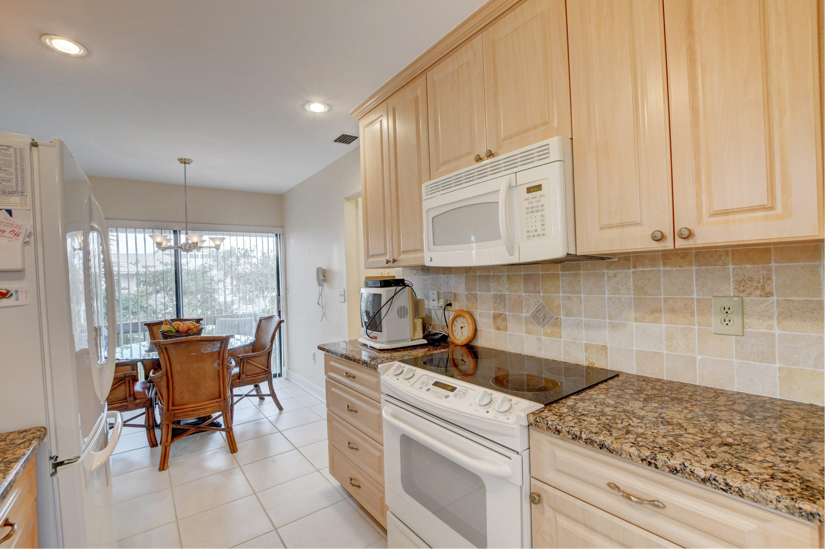 7759 Lakeside Boulevard, Unit 806 Boca Raton, FL 33434 - Photo 12 of 95 Kitchen