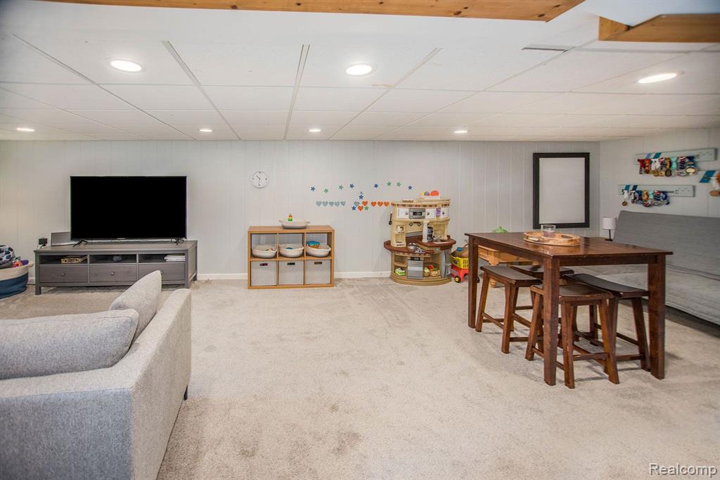 533 Meadow Lane Rochester, MI 48307 - Photo 23 of 35