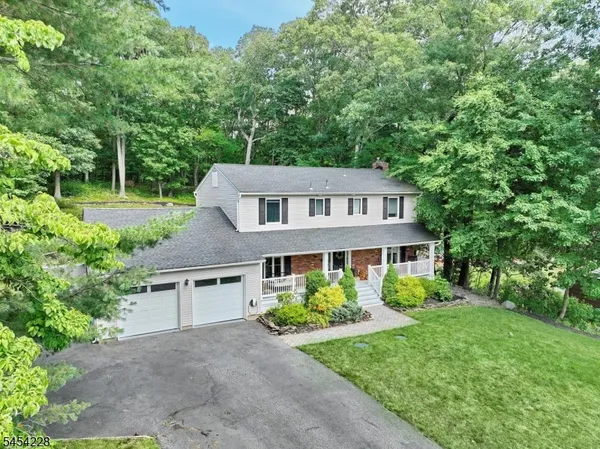 $799,900 | 8 Northgate Park, Ringwood, NJ 07456