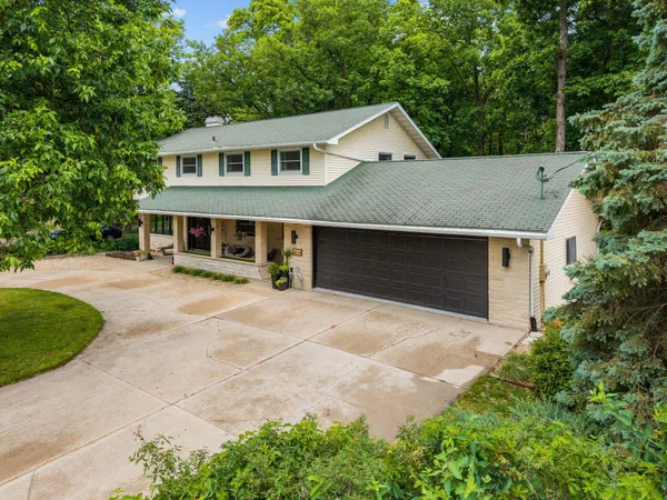 $499,900 | 3616 East Lexington Drive, Appleton, WI 54915