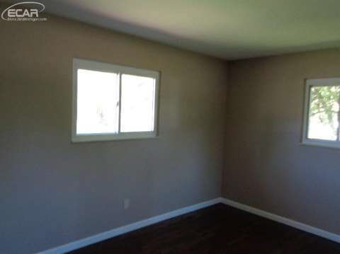 5385 Howe Road Grand Blanc, MI 48439 - Photo 12 of 18 20438989-11.JPG