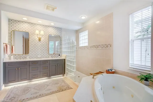 $1,595,000 | 2855 Tiburon Boulevard East, Unit 102, Naples, FL 34109