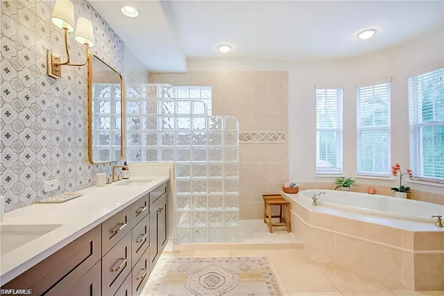 $1,595,000 | 2855 Tiburon Boulevard East, Unit 102, Naples, FL 34109