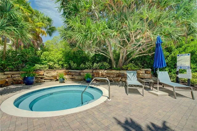 $1,595,000 | 2855 Tiburon Boulevard East, Unit 102, Naples, FL 34109