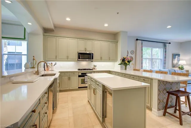 $1,595,000 | 2855 Tiburon Boulevard East, Unit 102, Naples, FL 34109