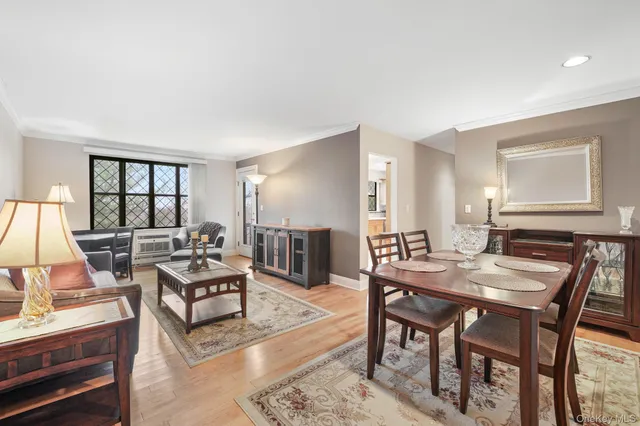 a view of a livingroom and dining room