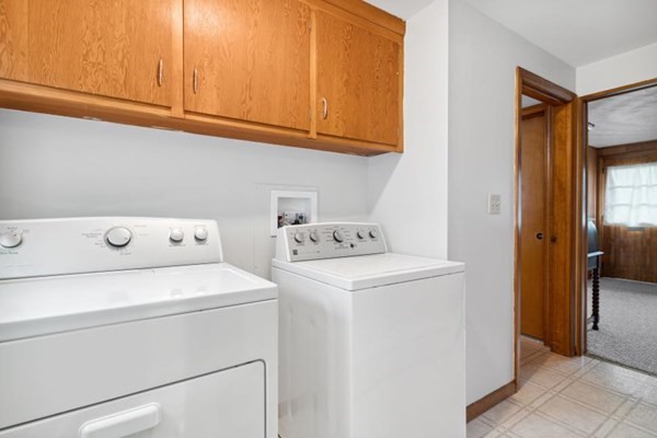 189 Brook Street Clinton, MA 01510 - Photo 19 of 29 a utility room with dryer and washer