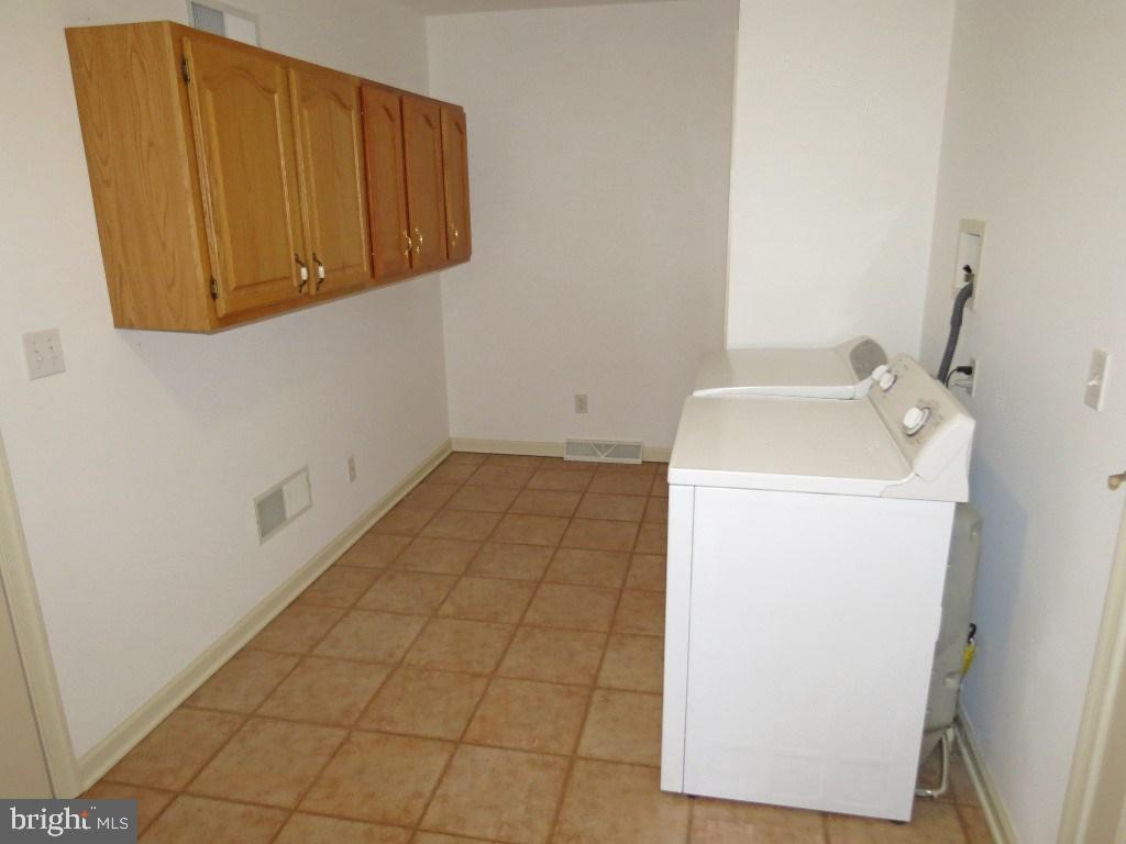 215 Taylor Road York, PA 17406 - Photo 15 of 36 Gallery Image 15